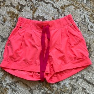 Lululemon spring breakaway short size 4 pink euc